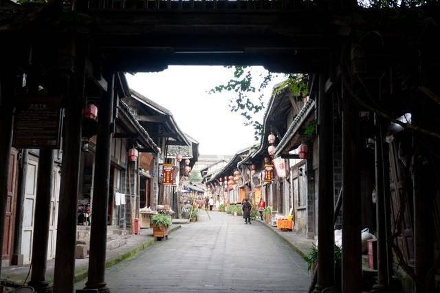 又准备到七夕了，送相亲对象什么礼物比较合适?